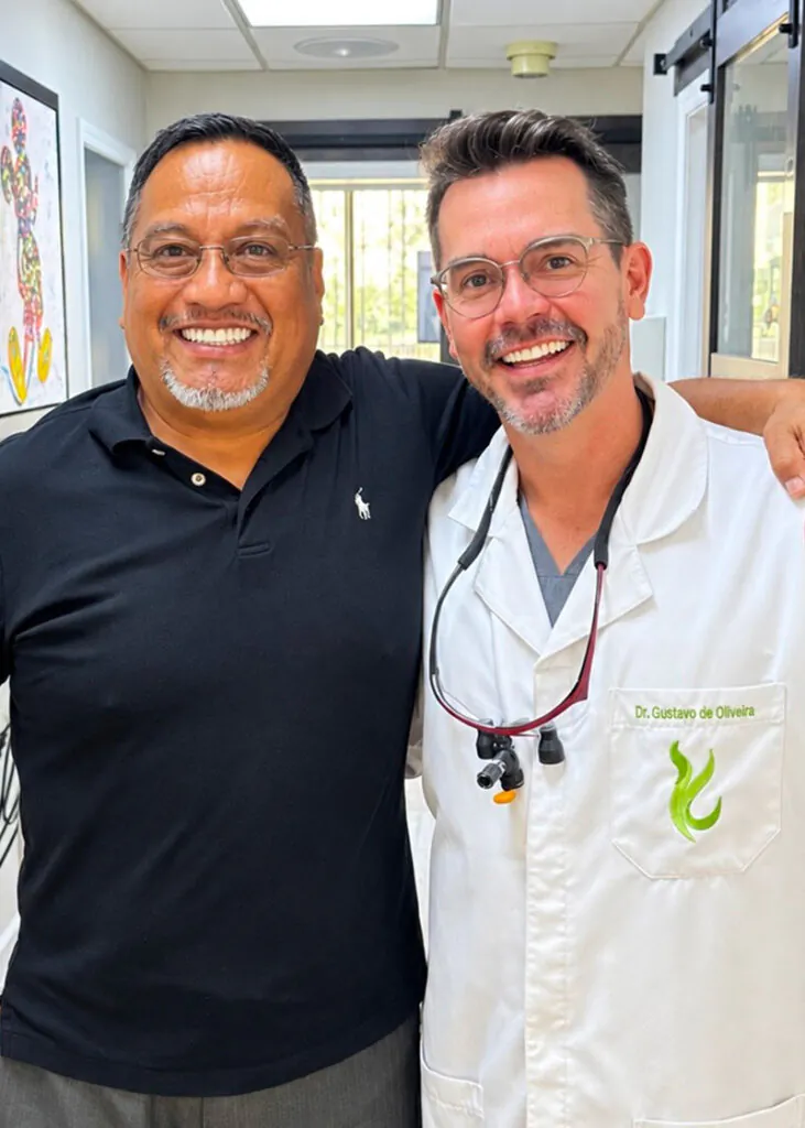 Dr. Oliveira smiling with a cosmetic dentistry patient